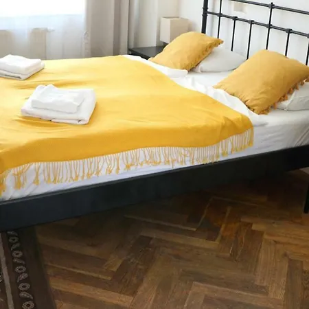 Funci Dancing 6 Apartment Prague